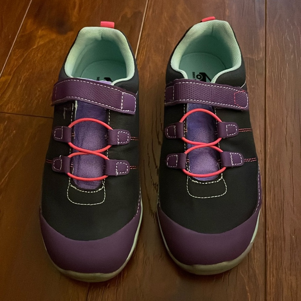 See Kai Run outdoor hiker girls shoe. New without tag.